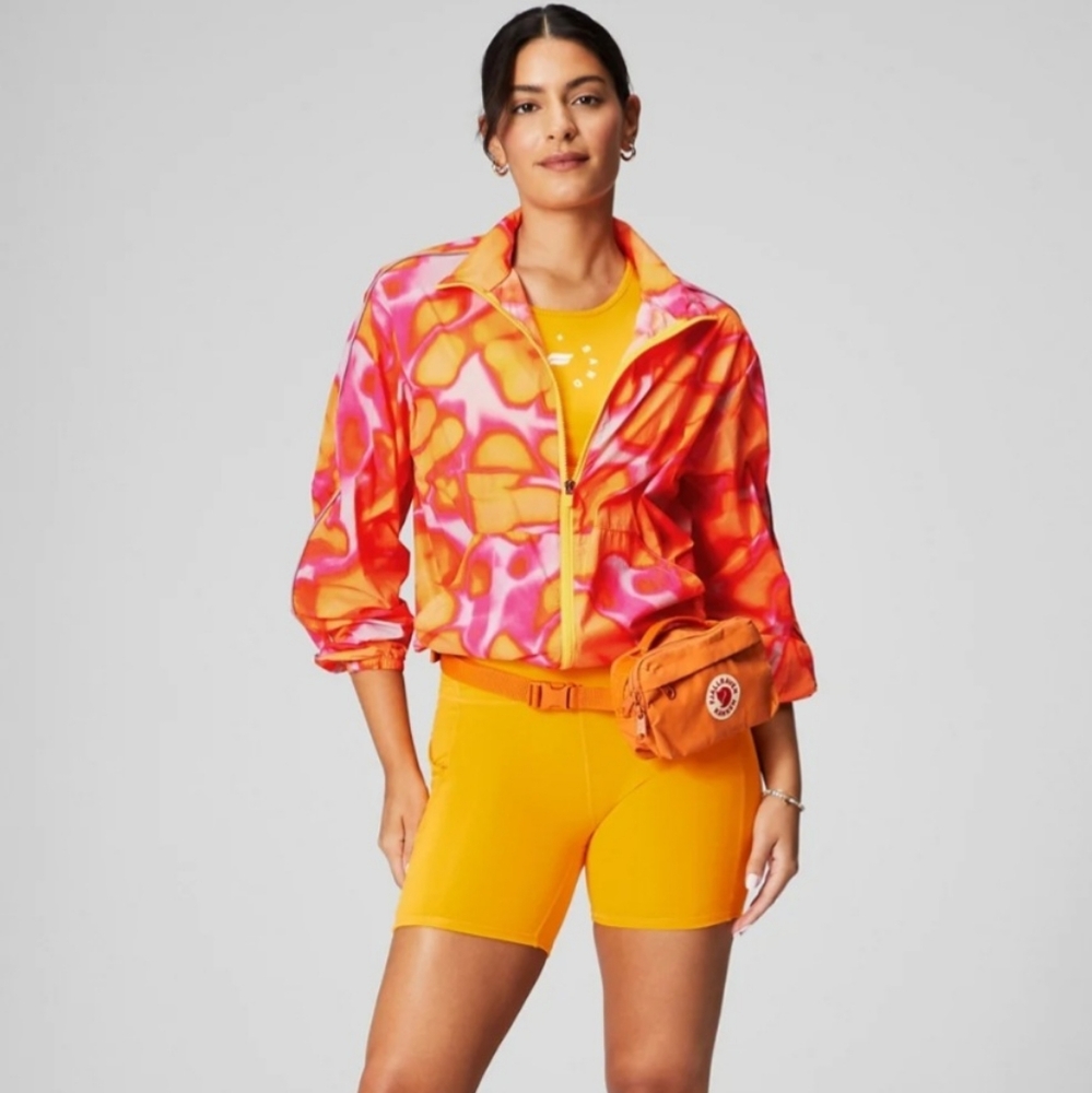 Fabletics Flyweight Windbreaker Sz M NWT - Picture 3 of 5